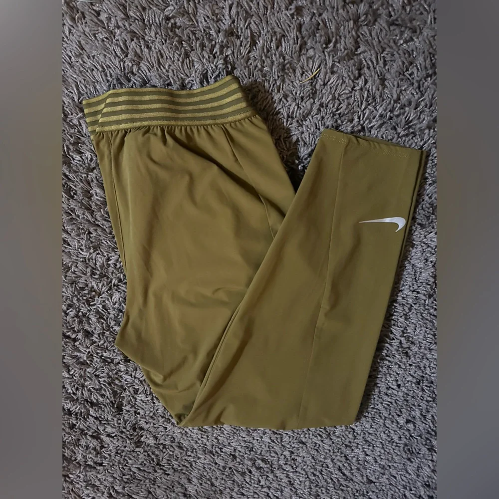 Nike DriFit pants - Picture 6 of 7